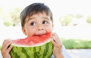 一边吃瓜一边呼吸的视频,趣味视频带你轻松解压