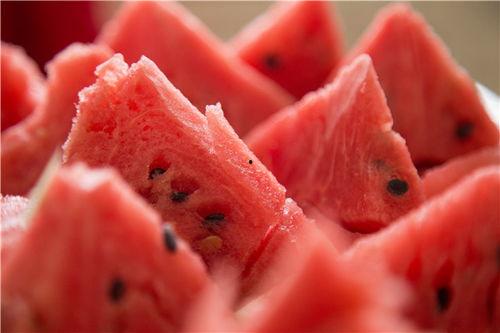 湖北一家吃瓜事件视频,一场引发热议的街头冲突瞬间