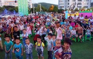 吃瓜群众围观聚会视频,吃瓜群众捕捉欢乐瞬间