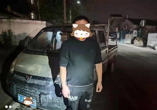 假装路过吃瓜的大爷的视频,揭秘假装路过的趣味瞬间